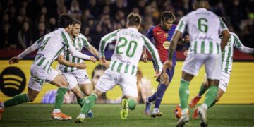 Barcelona held at home as La Liga race remains open