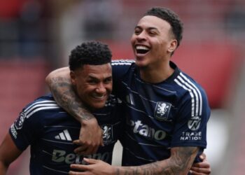 Foxes find their bite as Villa roar past Saints