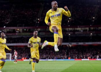 Late Mateta strike stuns Arsenal, leaves Liverpool on brink of title