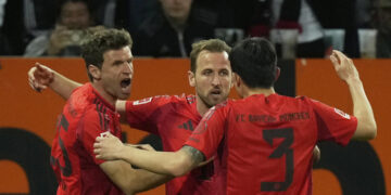 Kane scores as Bayern defeat Augsburg to continue Bundesliga march