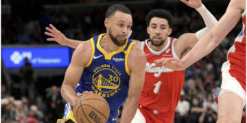 Curry erupts for 52 as Warriors sink Memphis to move out of Play-In spot