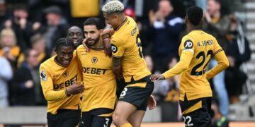 Wolves capitalize on Spurs’ defensive errors to secure victory