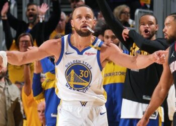 Steph Curry explodes for 36 as Warriors beat Rockets 104-93 to take 2-1 lead