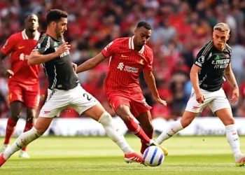 Arsenal come from behind to steal point against Liverpool in Anfield thriller