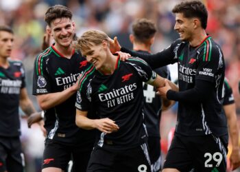 Arsenal snatch late win at Southampton as Brighton humble Spurs in thrilling Premier League finale