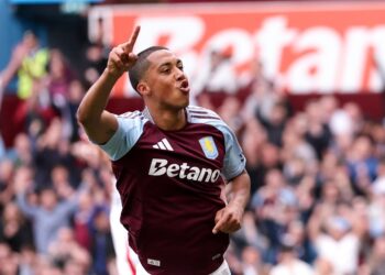 Aston Villa earns narrow win over Fulham to keep Champions League dream alive