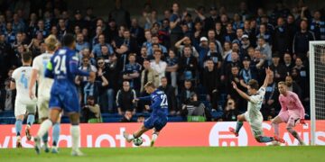 Dewsbury-Hall shines as Chelsea cruise into Conference League final