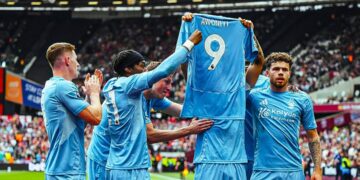 Nottingham Forest players pay tribute to Taiwo Awoniyi against Westham