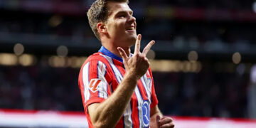 Sørloth shines with record hat-trick as Atlético lead dominant day in La Liga