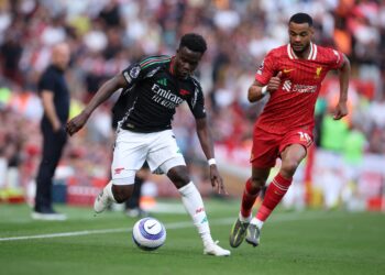 Arsenal battle back to hold champions Liverpool in Anfield thriller