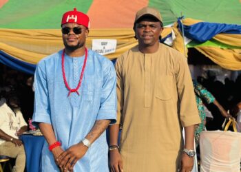 Kanu attends funeral of Nigeria goalkeeper, Nwabali’s parents
