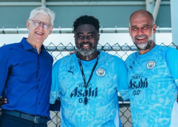 Wenger makes surprise visit to City training ahead of Club World Cup clash