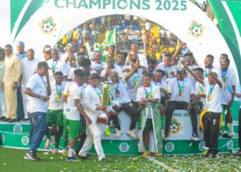 Kwara United hold Federation Cup trophy parade on heavy duty trailer (video)