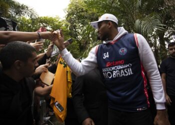 Giannis Antetokounmpo embraces Brazilian culture during visit to Rio and São Paulo