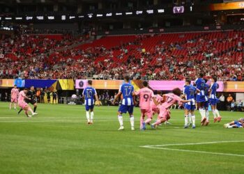 Messi free-kick seals historic Inter Miami win over Porto