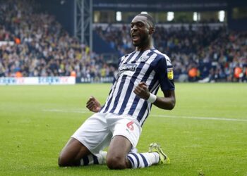 Hull City secure Semi Ajayi on two-year deal