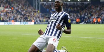 Hull City secure Semi Ajayi on two-year deal
