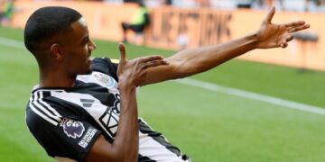 I want to go! Alexander Isak informs Newcastle amid Liverpool interest
