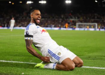 Nmecha’s late penalty seals Leeds’ winning Premier League return against Everton