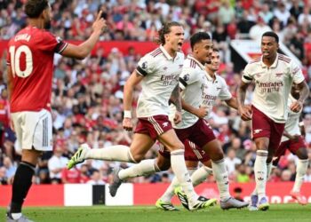 Calafiori’s early header hands Arsenal opening-day win over wasteful United