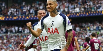 Premier League: Spurs shine, Sunderland stun, Brighton denied late