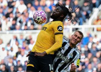 Arokodare, Uche suffer mixed fortunes on Premier League debuts as Fulham grab late winner