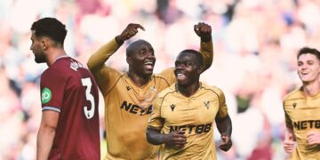 Palace win London derby, Spurs gain point at Amex as Leeds compound Wolves woes