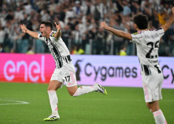 Serie A: Juve and Napoli stay perfect as Inter falter, Cagliari cruise