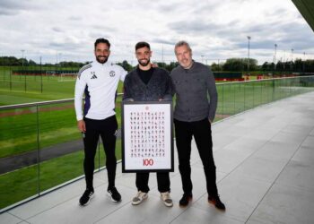 United celebrate Bruno Fernandes’ 100-goal milestone with special presentation