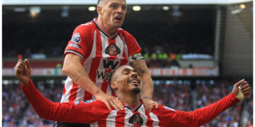 Premier League Roundup: 10-Man Sunderland Hold Villa, Points Shared on the South Coast