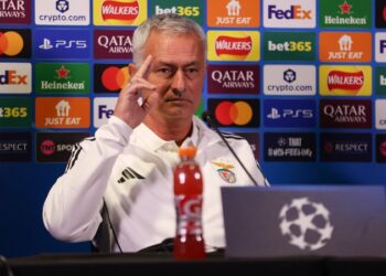 Mourinho reunites with long-serving Chelsea staff ahead of Champions League clash.