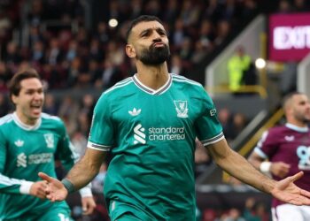 Liverpool snatch last-gasp win at Burnley
