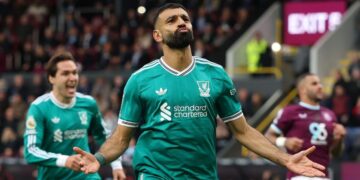 Liverpool snatch last-gasp win at Burnley
