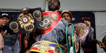 Crawford defeats Canelo to become undisputed super-middleweight champion