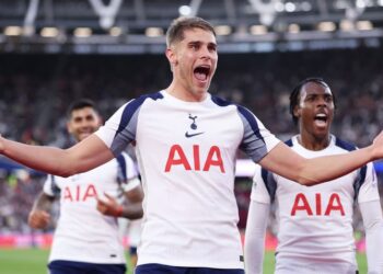 Spurs cruise past West Ham as Brentford’s late strike denies Chelsea
