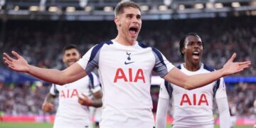 Spurs cruise past West Ham as Brentford’s late strike denies Chelsea