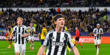 Newcastle blow Royale Union apart as Qarabag continue to impress