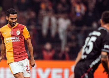 10-man Galatasaray survive Besiktas’s ambush to maintain unbeaten run