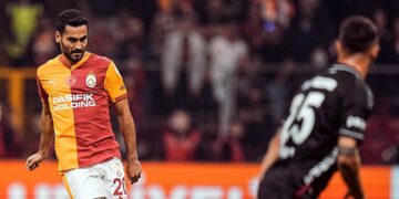 10-man Galatasaray survive Besiktas’s ambush to maintain unbeaten run
