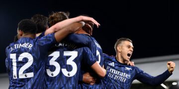 Arsenal secure narrow win at Fulham to stay on top