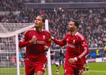 Liverpool bounce back to victory with five star performance as Chelsea tear Ajax apart