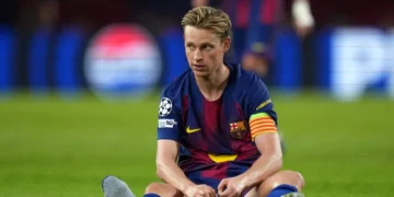‘Very disappointed’ – Frenkie de Jong admits PSG were better than Barcelona