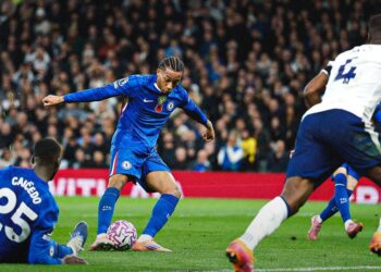 Chelsea bounce back to extend winning run over Spurs