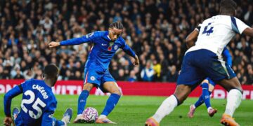Chelsea bounce back to extend winning run over Spurs