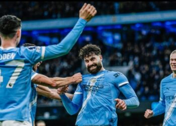 Manchester City brush Sunderland aside to close gap on Arsenal as Buendia seals late win at Villa Park 