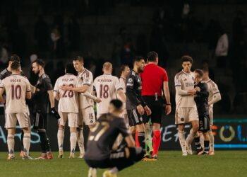 Ajax overpower Qarabag to secure first win as Copenhagen snatch late victory at Villareal