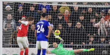 Arsenal defy City’s pressure to stay on top, Liverpool back on track as Chelsea avoid defeat at Newcastle