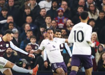 Rodgers’ brace extends Villa’s winning streak as Manchester United drop to seventh