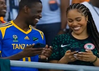 Flirting Fiasco in Fez: Tanzanian supporter woos beautiful Nigerian lady despite Tanzania’s loss to Super Eagles. Video 