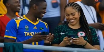 Flirting Fiasco in Fez: Tanzanian supporter woos beautiful Nigerian lady despite Tanzania’s loss to Super Eagles. Video 